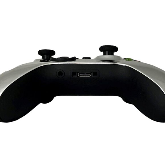 Custom Microsoft Xbox Series X / S Wireless Controller - Glossy Chrome Silver - Picture 2 of 6
